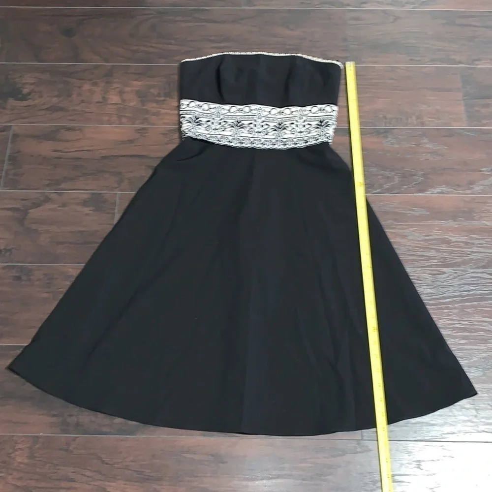WHBM White House Black Market Strapless Dress w/ Embroidered Waist Detail, sz 0.